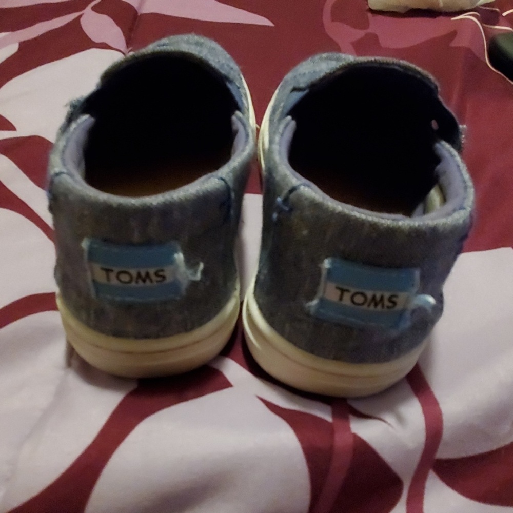Toms - Picture 2 of 6
